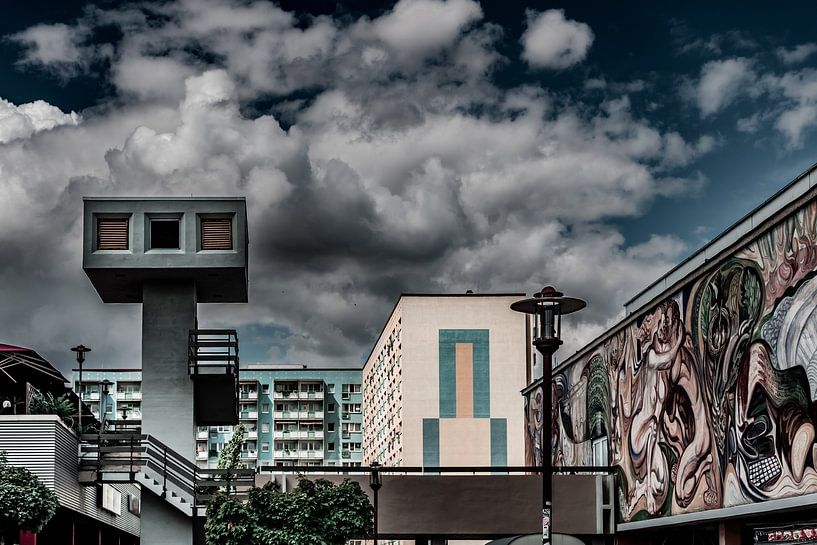 Stadtansichten Rieth – Architektur und Wandbild an der Vilniusstraße von Mixed media vector arts