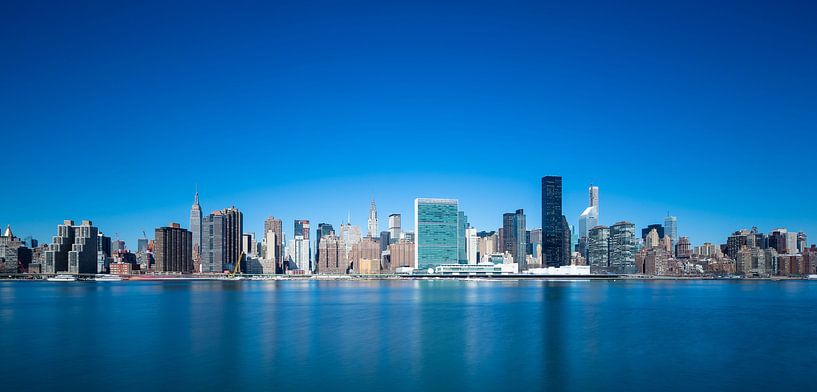 New York Skyline im Blau von Inge van den Brande