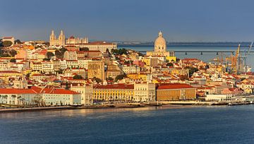 Lissabon in het Gouden Uur, Portugal (1) van Adelheid Smitt
