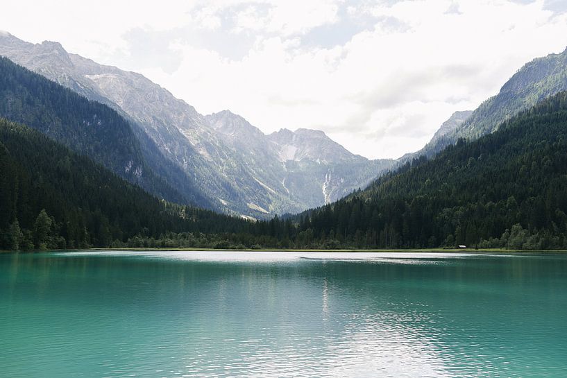 A beautiful lake in Austria | Jägersee |Turquoise water | Mountains | Travel photography by Mirjam Broekhof