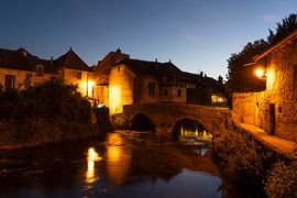 Bridge 'Pond des Capucins' in Arbois during the night by Daan Kloeg
