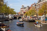 Bootjes en Markt in Leiden van Jan Kranendonk thumbnail