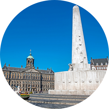 Monument op de Dam en het Koninklijk Paleis in Amsterdam van Eye on You