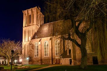 L'église Saint-Nicolas dans l'ancienne ville de pêcheurs d'Elburg. sur Jaap van den Berg