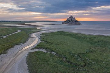 Mont Saint-Michel bij zonsondergang