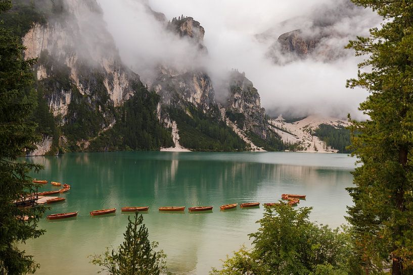 Lago di Braies dans les Dolomites. par Menno Schaefer