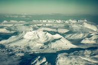 Besneeuwde bergen in Noord Noorwegen luchtfoto van Sjoerd van der Wal Fotografie thumbnail
