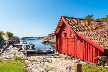 Boathouse on the archipelago island of Kapelløya in Norway by Rico Ködder