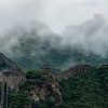 Belle image de la Grande Muraille de Chine dans la brume sur Chi