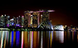 Singapore Skyline by Night van Wouter Mesker