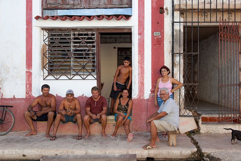 Vrienden en familie in Cuba van 2BHAPPY4EVER.com photography & digital art