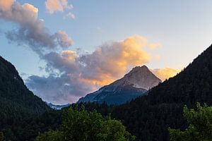 Uitzicht op de berg Wettersteinspitze bij Mittenwald van Rico Ködder