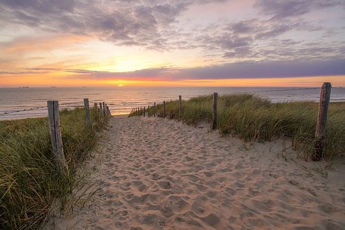 Strandopgang aan zee