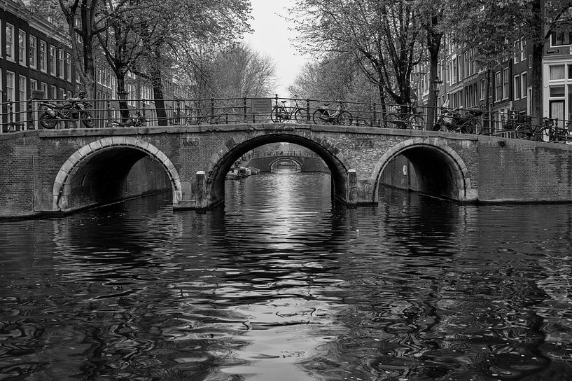 Brug over de Herengracht in Amsterdam van Foto Amsterdam/ Peter Bartelings