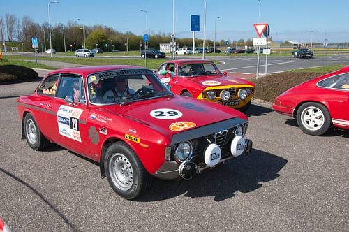 Alfa's GTA wachtend achter 911