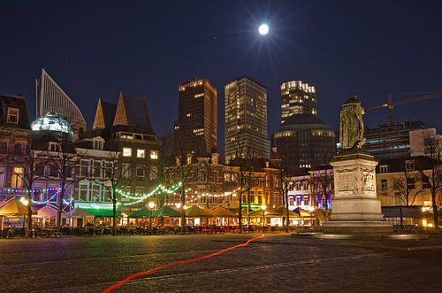 Manenschijn boven Den Haag