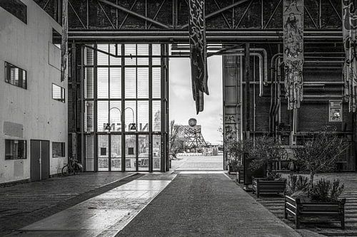 NDSM-hal Amsterdam in zwart-wit