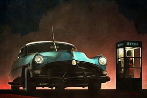 Retro  – Klassisch Oldtimer Hudson Hornet und eine Frau in einer Telefonzelle