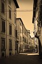 Toscane Italië Lucca Binnenstad Sepia van Hendrik-Jan Kornelis thumbnail