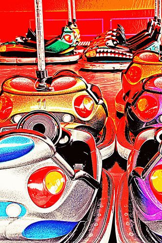 autos tamponneuses colorées à la fête foraine