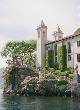 Villa Balbianello sur le lac de Côme | photo analogique sur Alexandra Vonk