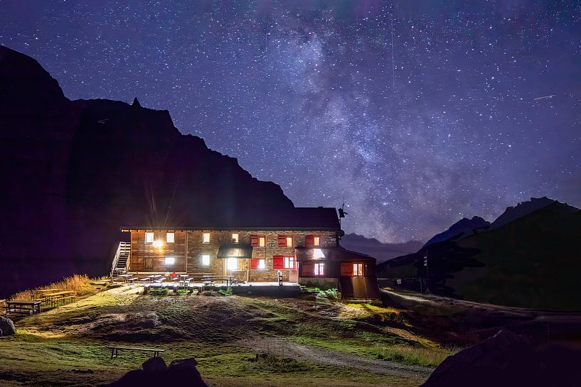 Rifugo Benevolo in Gran Paradiso under the stars by Michelle Peeters