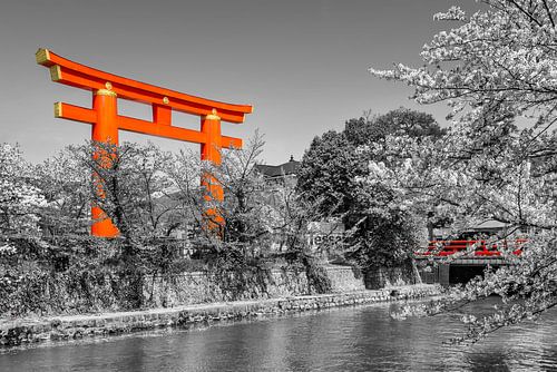 OOkazaki kanaal met vermiljoen torii en Keiryu brug | colorkey