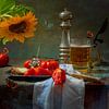 Stilleven Tomaten zonnebloem en bier van Willy Sengers