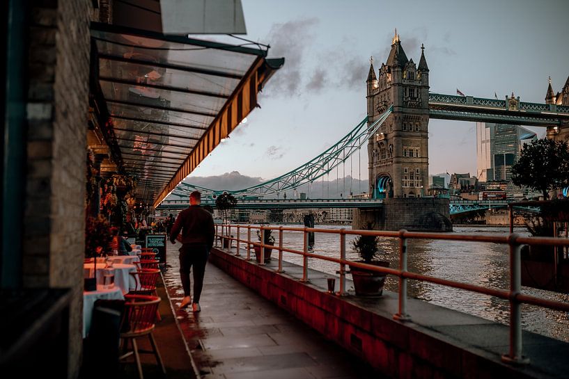 Tower Bridge by Hello Pompoyo