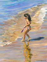Une petite fille, encore enfant, court courageusement vers la mer.