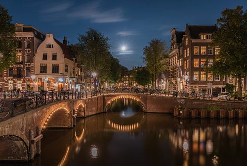 Volle maan boven de Keizersgracht en Leliegracht