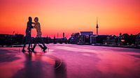 Berlin – Skyline im Sonnenuntergang / Molecule Man
