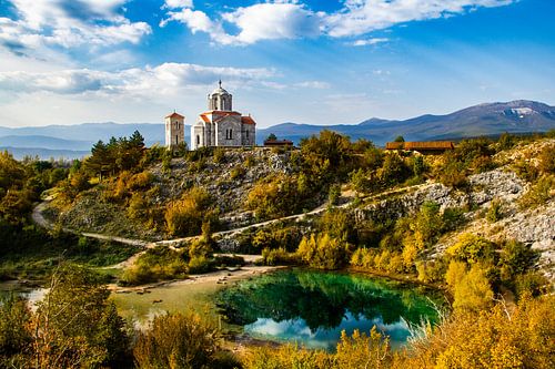 De bron van de Kroatische rivier Cetina