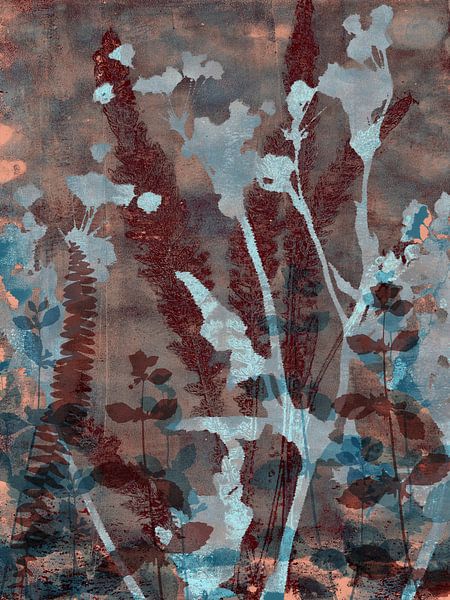 Wabi-sabi botanisch in erdigem Braun und Kobaltblau von Dina Dankers