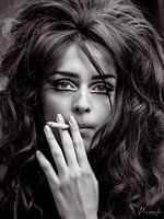 Beauté en fumée🌬️🖤 (Braune Augen im Schwarz-Weiß-Porträt)