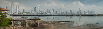 Panorama van Panama stad van Roel Beurskens