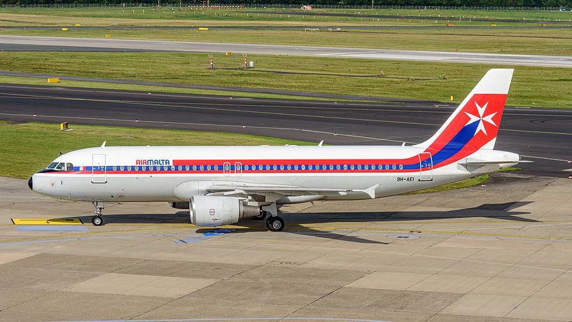 Air Malta Airbus A320 in Retro-Lackierung. von Jaap van den Berg