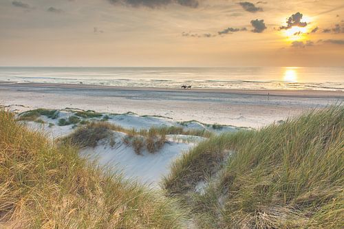 Ondergaande zon strand bij Schoorl aan zee Noord Holland Nederland Dutch