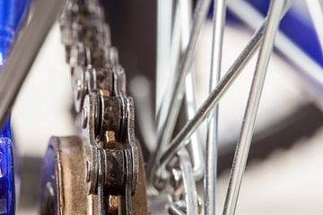 Ketting en tandwiel van fiets by Marcel Derweduwen