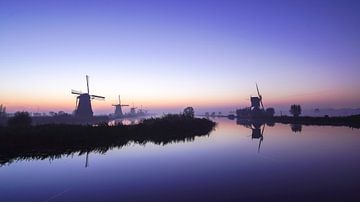 De molens van Kinderdijk bij nacht van Dirk van Egmond