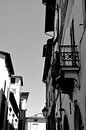 Toscane Italië Lucca Binnenstad zwart wit van Hendrik-Jan Kornelis thumbnail