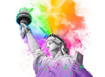  Freiheitsstatue mit bunten Regenbogen Holi Farbe Pulver Explosion isoliert auf weißem Hintergrund von Maria Kray