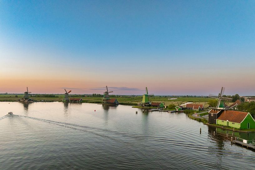 Windmühlen der Zaanse Schans bei Sonnenuntergang in Holland von Sjoerd van der Wal Fotografie