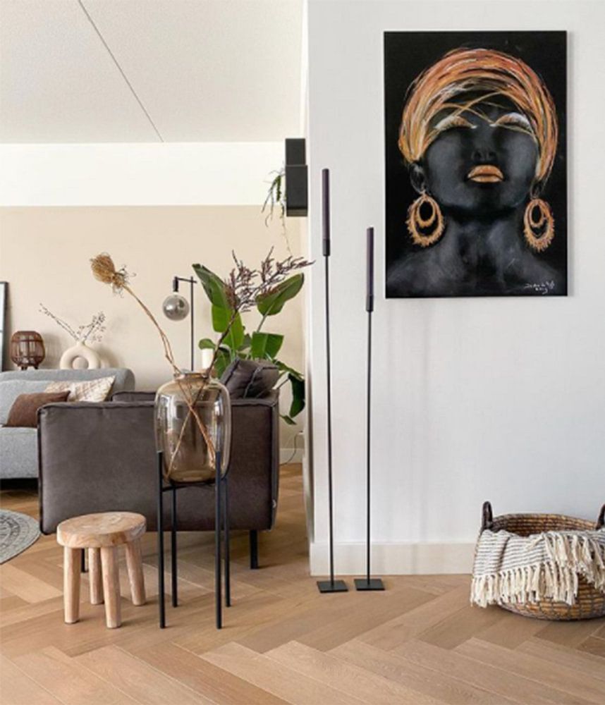 Portrait d'une femme africaine avec de l'or. Peint à la main. par Ineke de Rijk