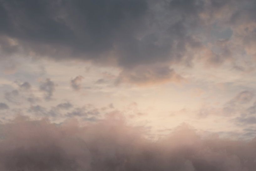 boven de wolken in de prachtige avond atmosfeer van Besa Art