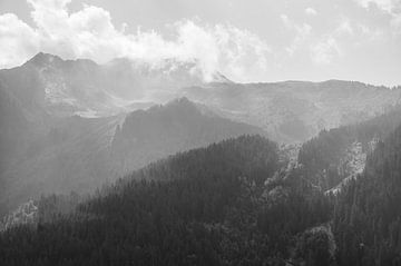 Franse alpen in zwart wit. van Christa Stroo fotografie