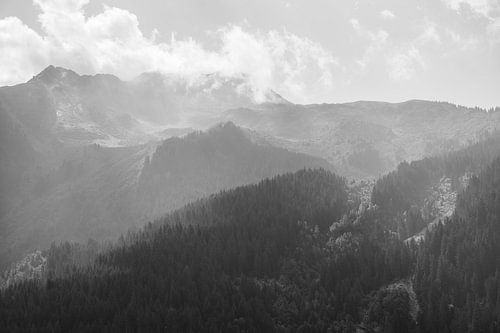 Les Alpes françaises en noir et blanc.