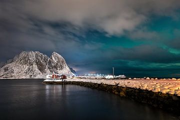 einsame Hütte in Norwegen unter Nordlichter
