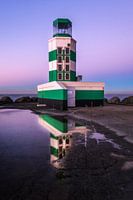Phare sur le Zuidpier à IJmuiden après le coucher du soleil