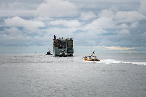 Ramship Fremantle Highway with lead tender